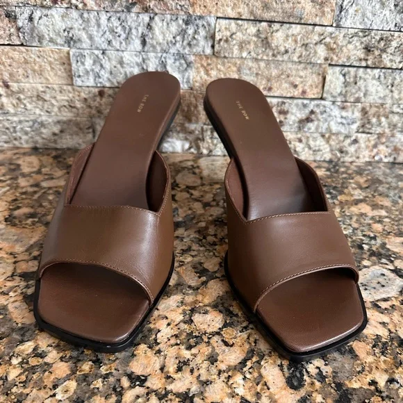 The Row Lauren Leather Kitten-Heel Mules in Cipria - Picture 9 of 14